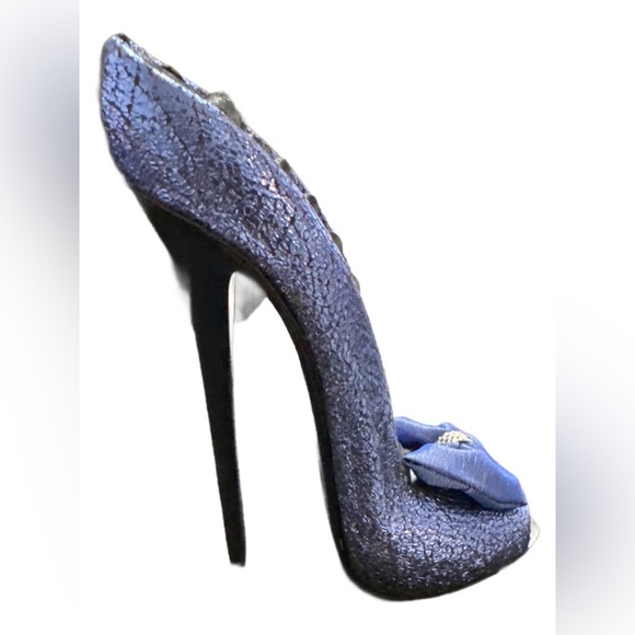 NEW
Jewelry Storage Rack, Dress Shoe Model Jewelry Holder.  Holds 11 ring…
0141 - Picture 3 of 4